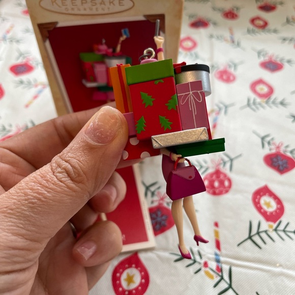 Born to Shop! Hallmark Keepsake Christmas Ornament NEW with box 2004 - Picture 3 of 7